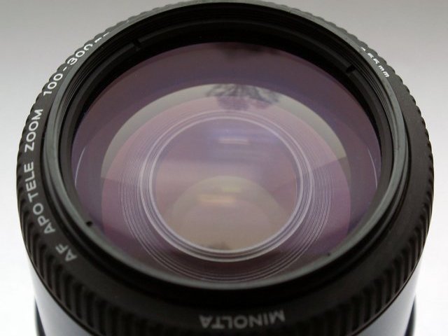 MINOLTA AF 100-300/4.5-5.6 APO zoom lens